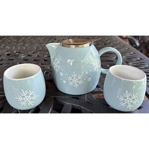 Tea Forte PUGG Ceramic Teapot - Holiday Snowflake with 2 Mugs Blue Winter